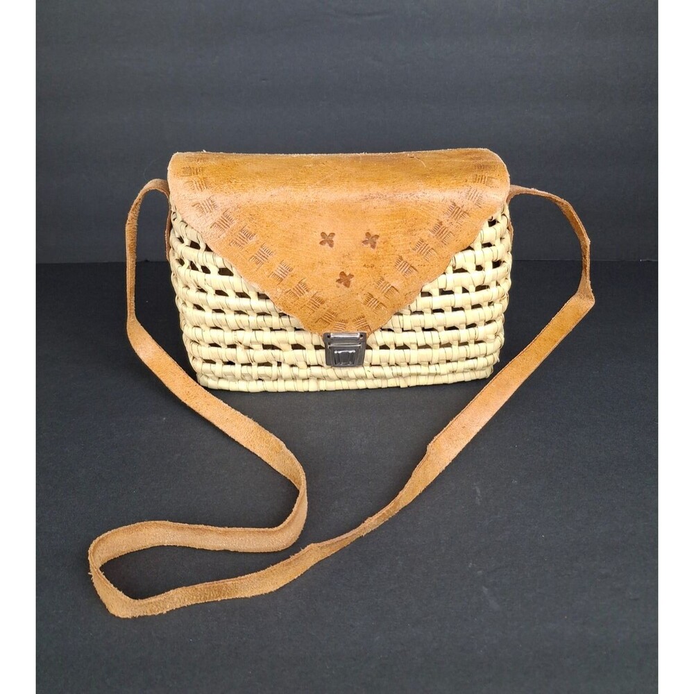 Vintage 1970s Tooled Tan Leather and Wicker Shoulder Sling Clasp Purse